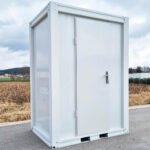 Sanitærbeholder SCEW RAL 9002 Grahvit | H 2335 x B 1650 x D 1200 mm | dor enfloyet | med Varmtvann